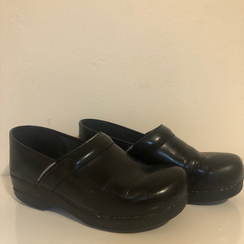 Black Danskos